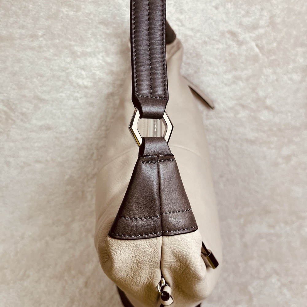 B Makowsky Bucket Shoulder Bag Large Pebbled Leather Cream Brown Zipper Purse - Picture 7 of 15